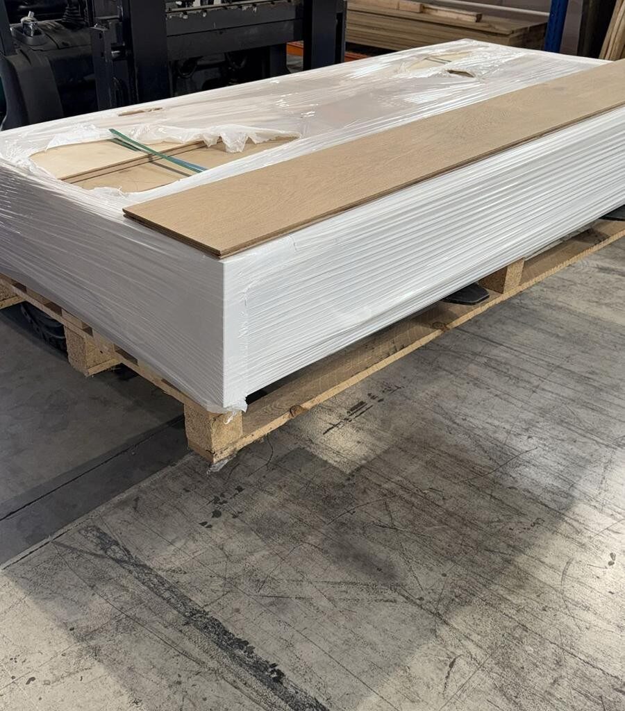 Restpartij 28,58 m2 eikenvloer multiplank geborsteld wit (26 cm breed)